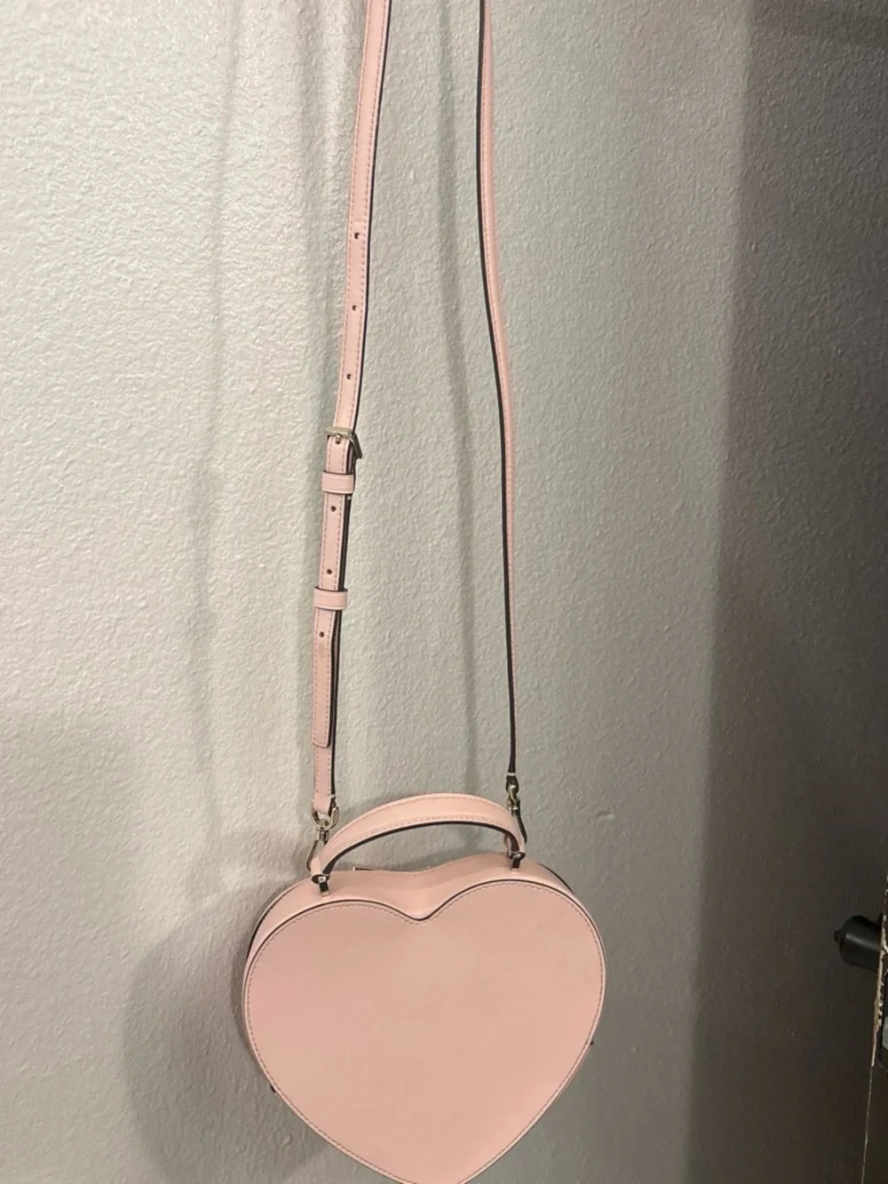 kate spade pink heart-shaped crossbody bag